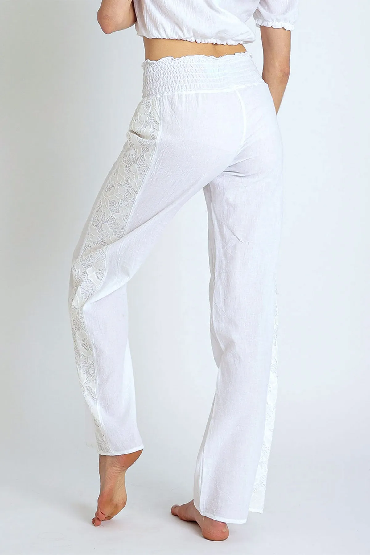 Akira Pant