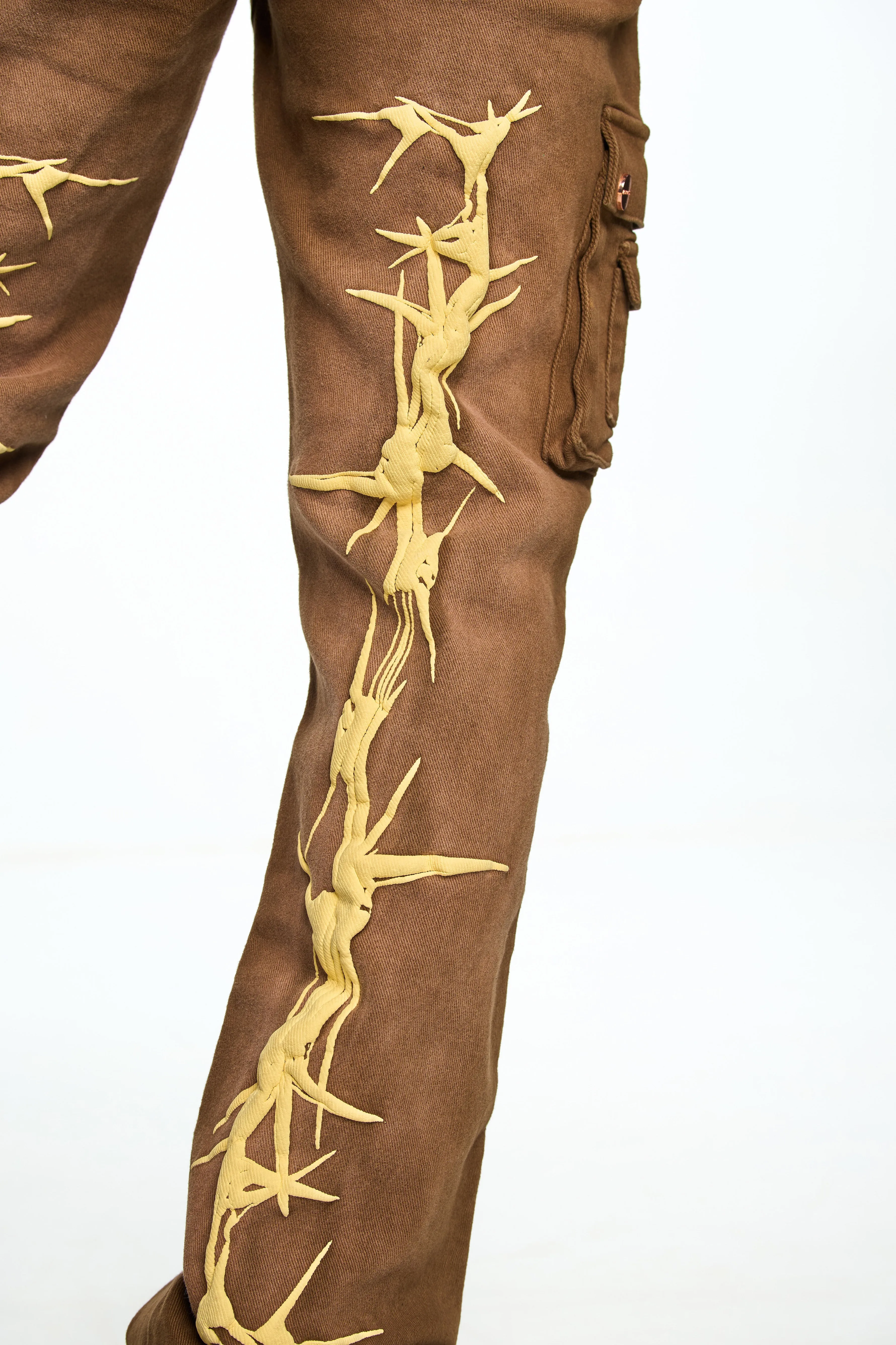 AOLOGNE LEFT STANDING BROWN PANTS (BROWN)
