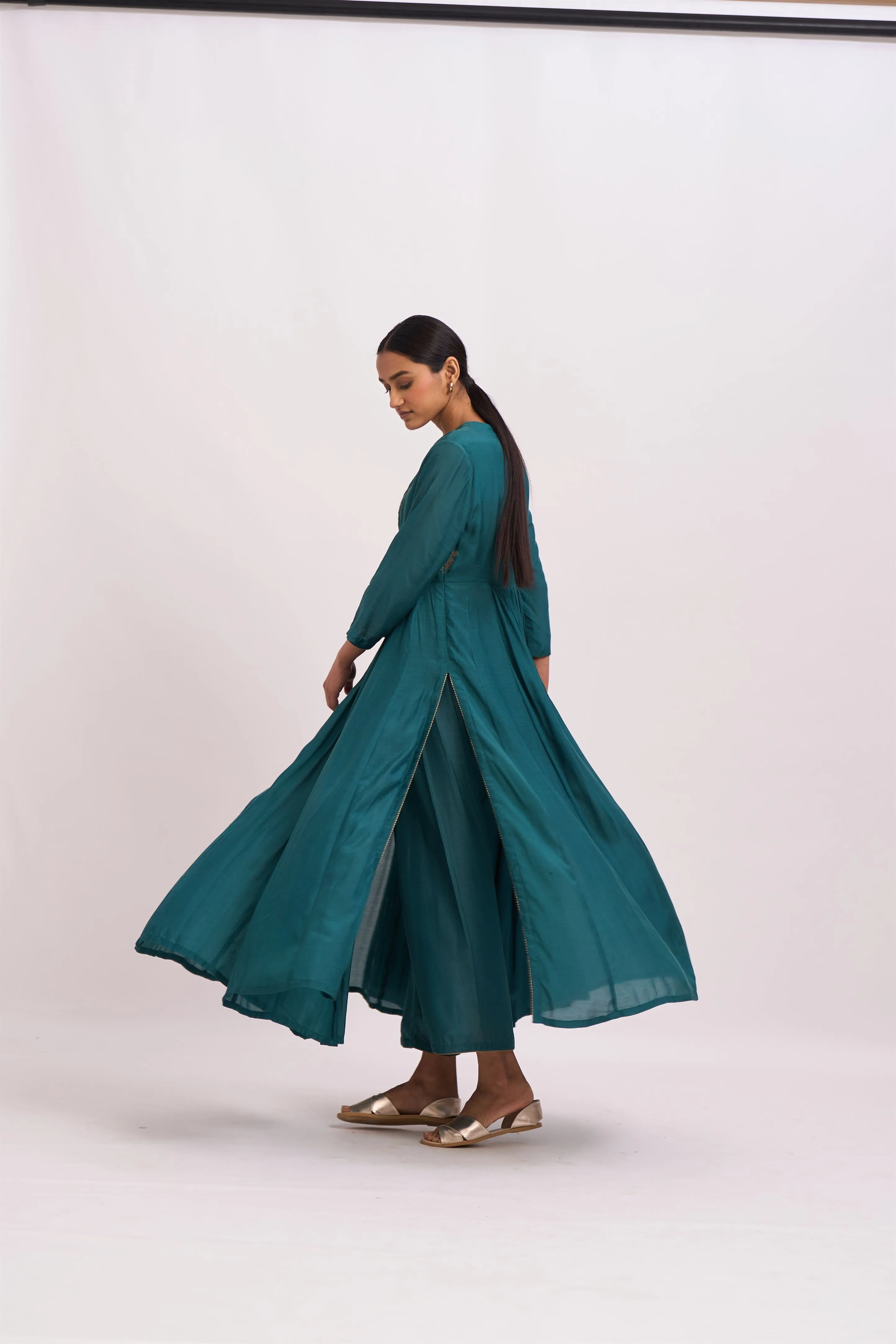Dot   I   Mihira Madinat Ghoomar Kurta Set   Teal  SS24-TG-1