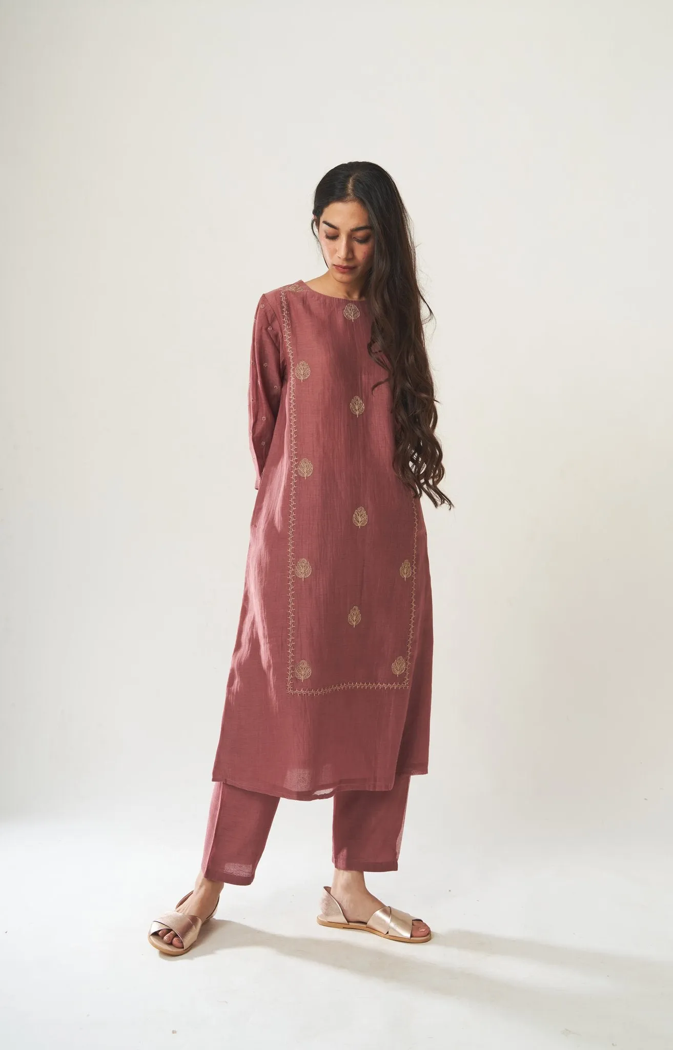 DOT   I   The-Long-Kaftan-With-Hamsa