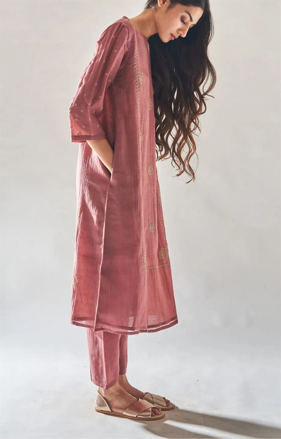 DOT   I   The-Long-Kaftan-With-Hamsa