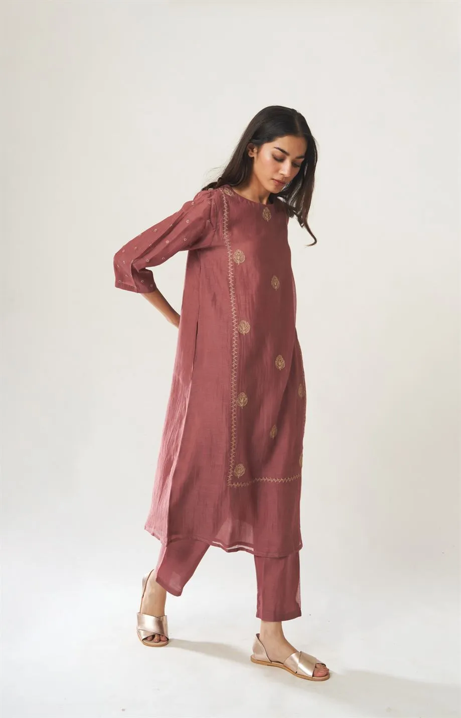 DOT   I   The-Long-Kaftan-With-Hamsa
