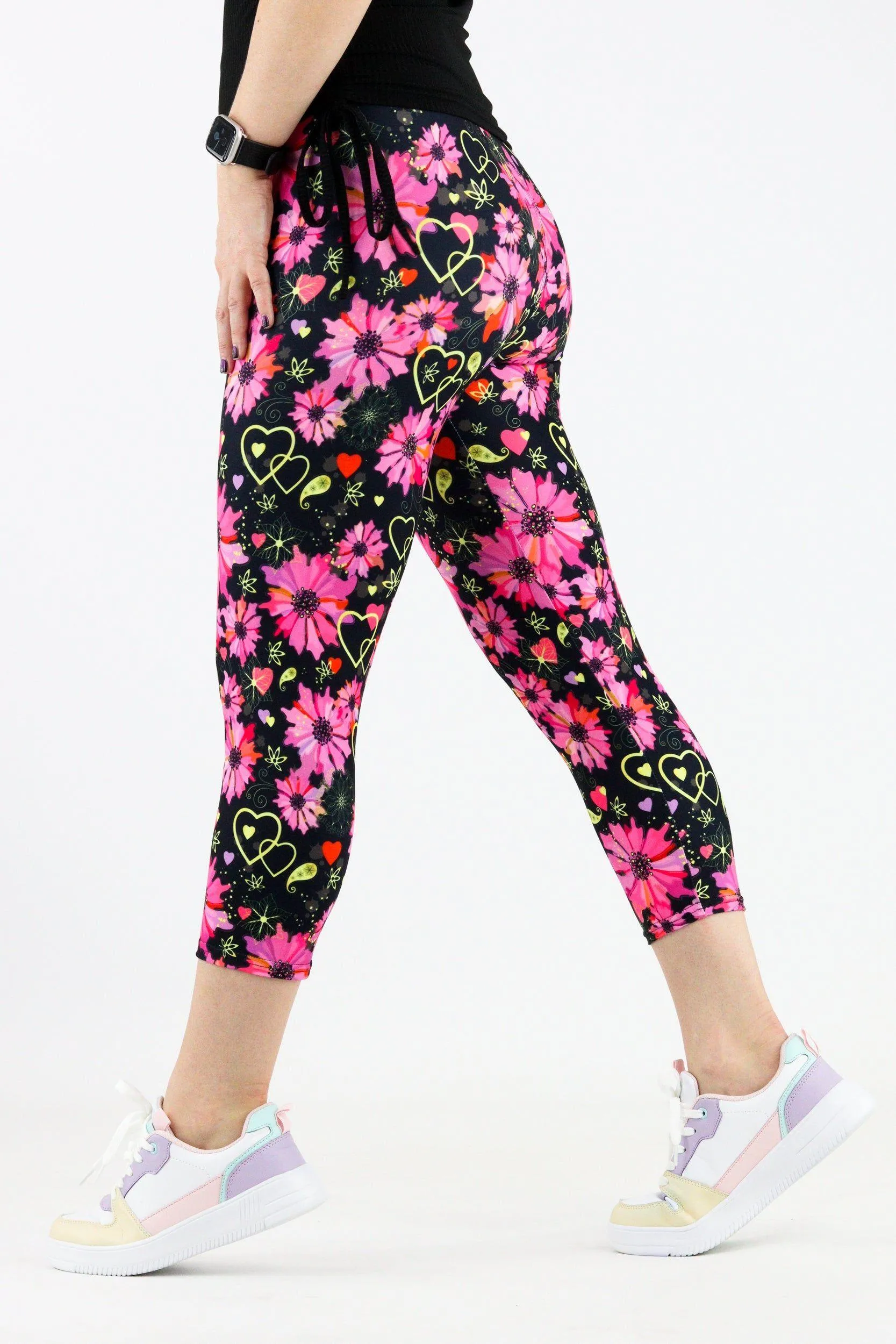 Floral Heart - Casual Capri Leggings