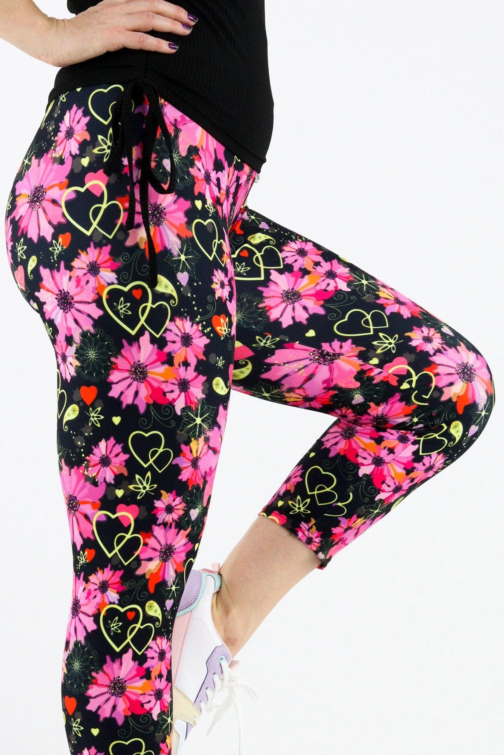 Floral Heart - Casual Capri Leggings