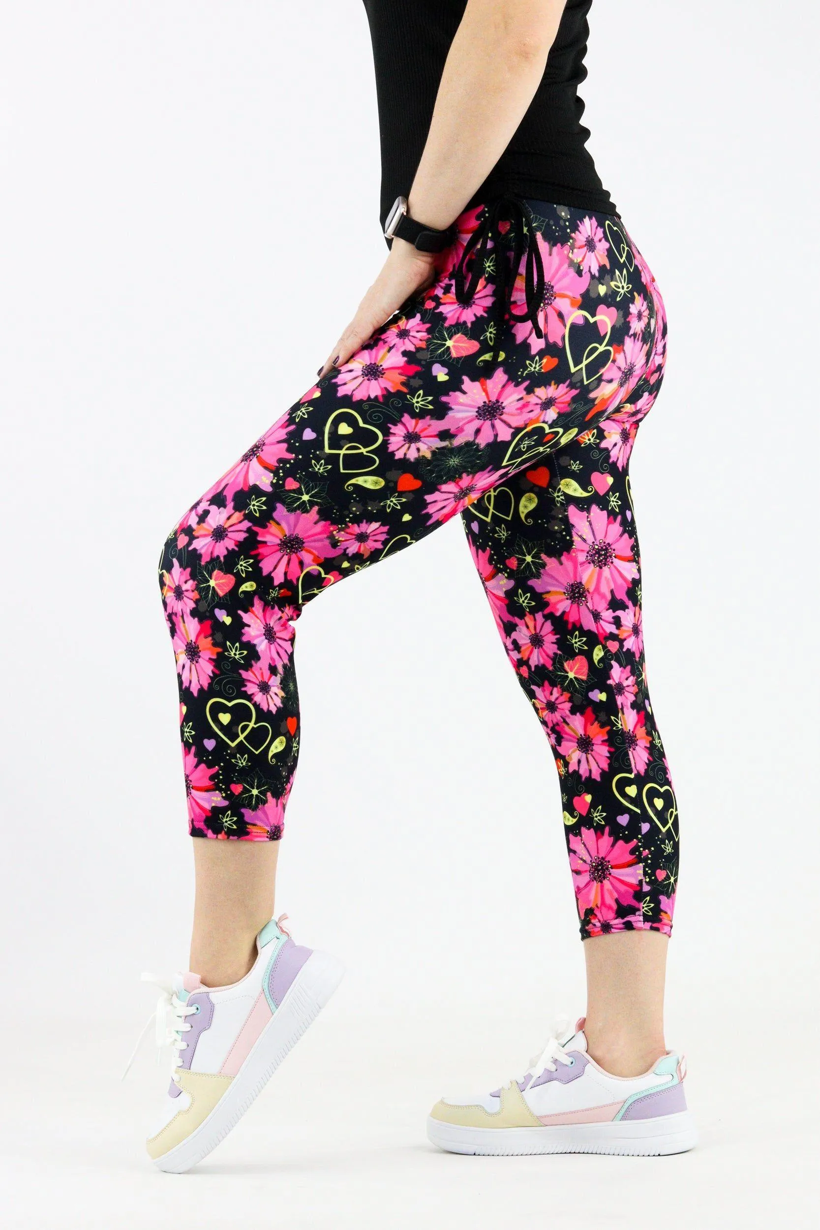 Floral Heart - Casual Capri Leggings