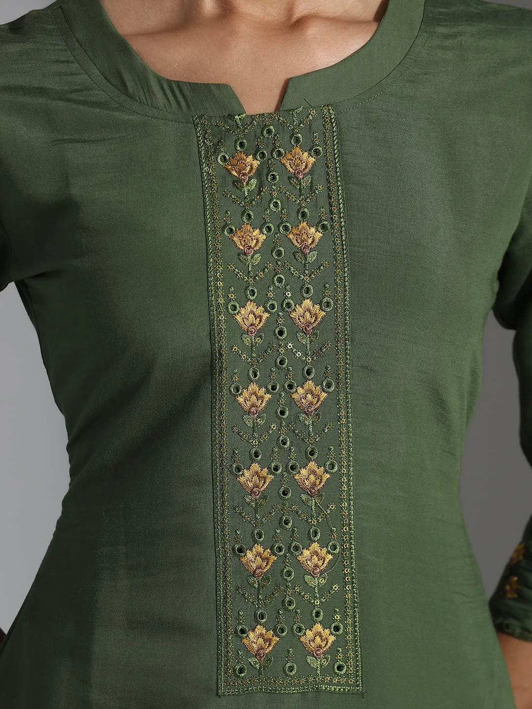 Green Embroidered Silk Blend Kurta Set With Organza Dupatta