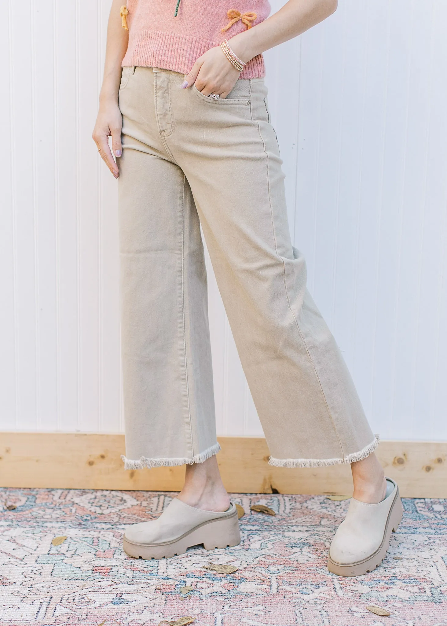 High Rise Wide leg Fray Khaki Jeans