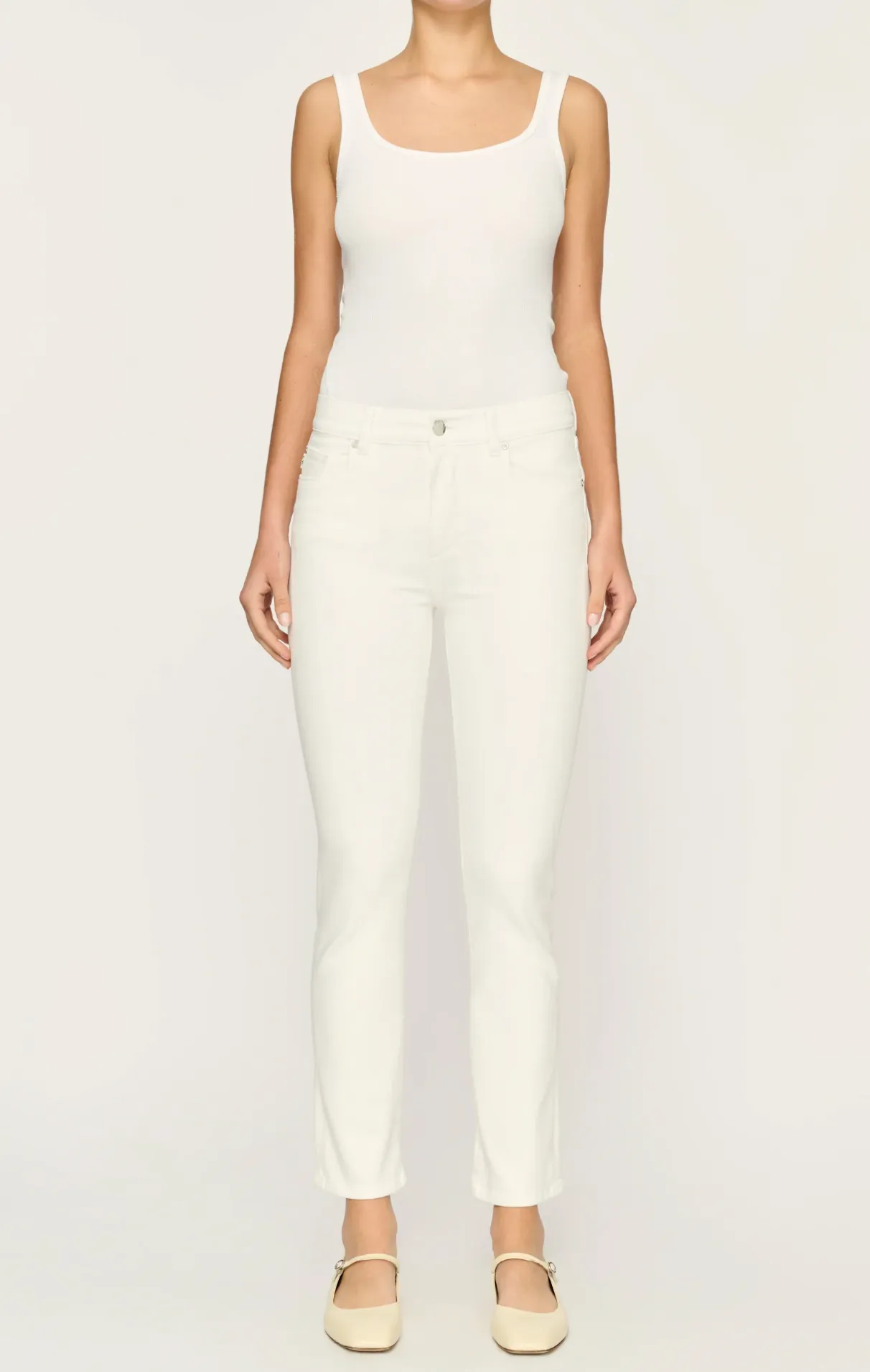Mara Straight : Mid Rise Ankle