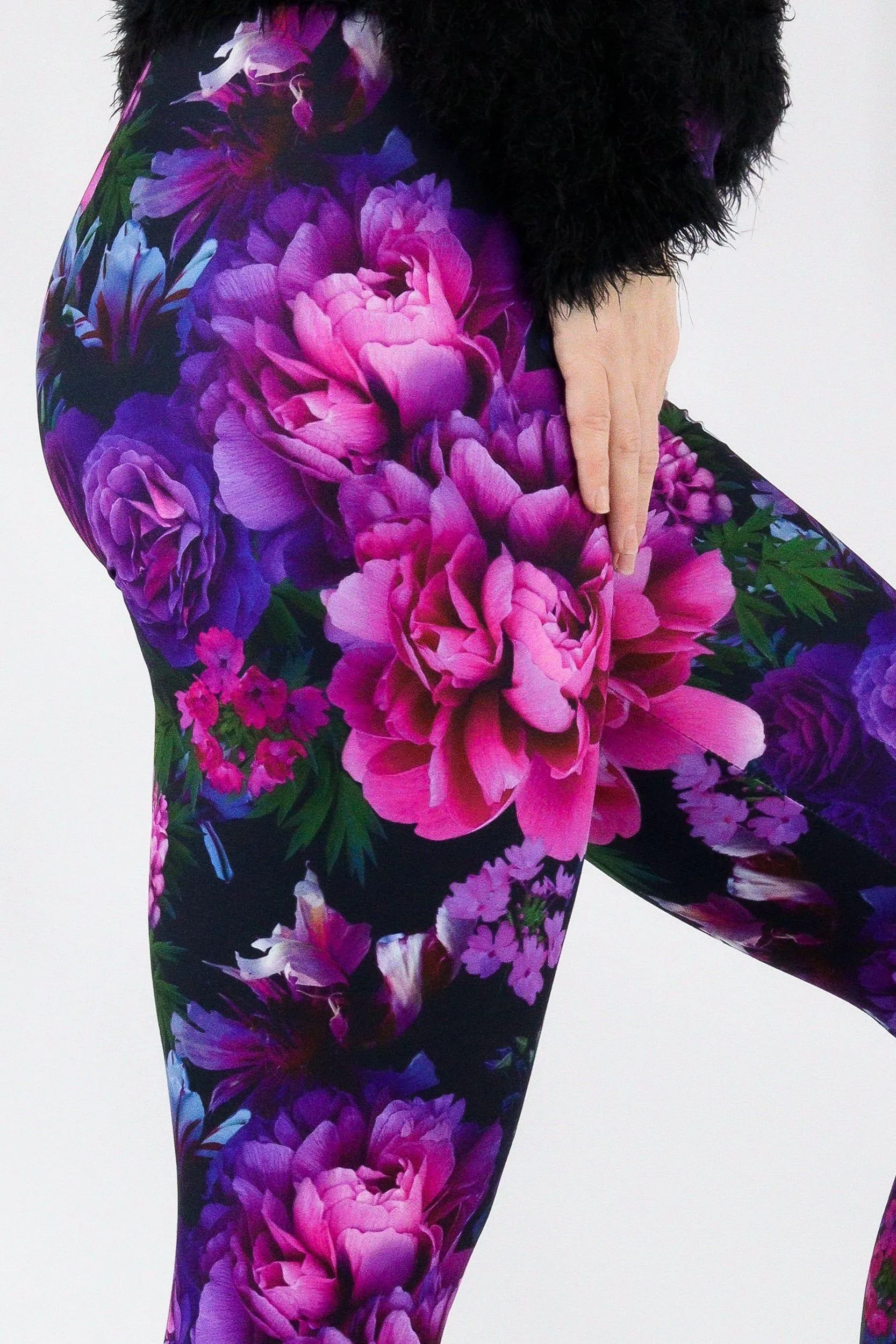 Serenity Flora - Casual - Capri Leggings