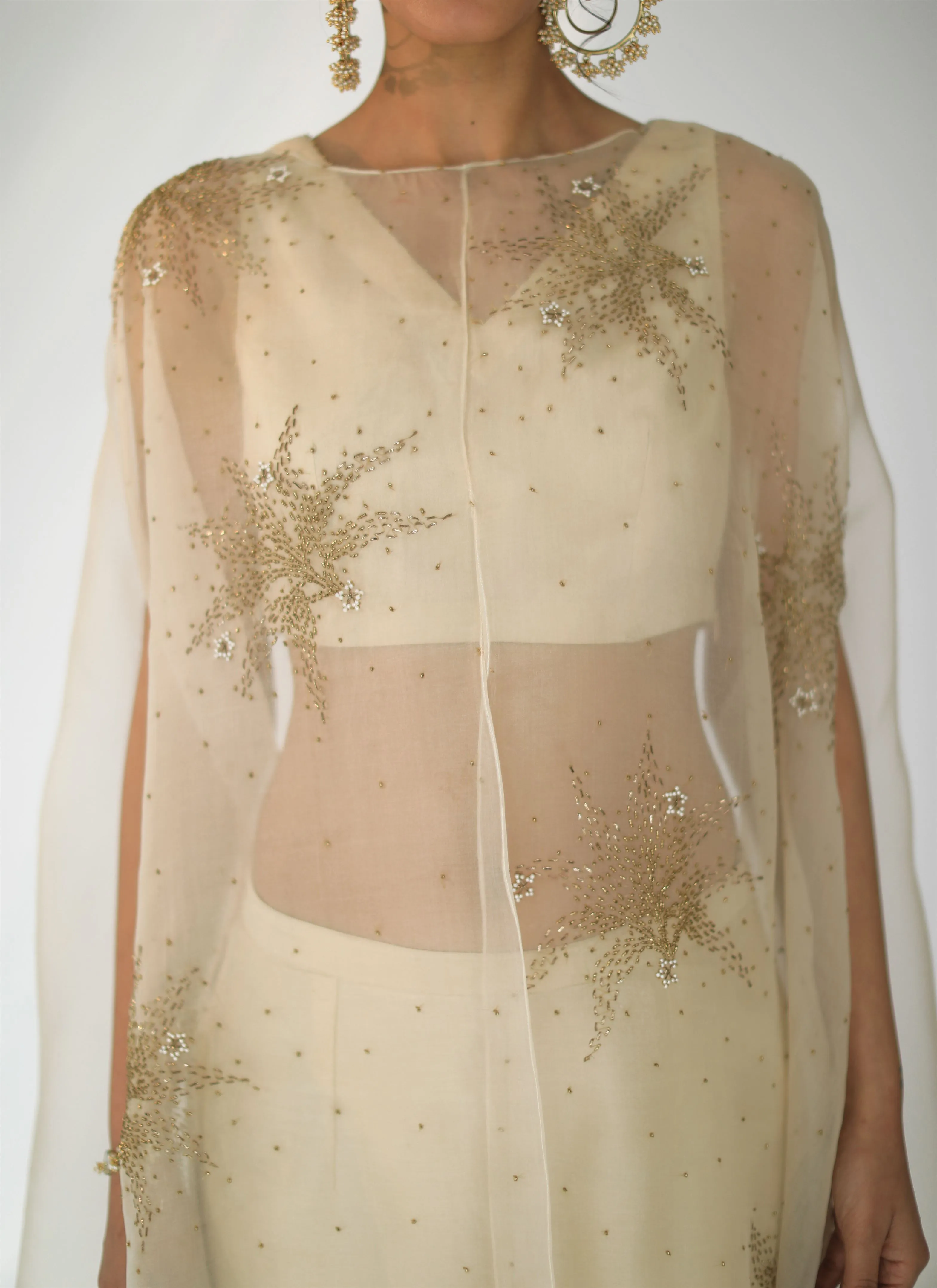 Shikha Mehta Chan Beige Zoe Organza Cape Set Silk Organza Silk Chanderi Beige Hana Ss21F-Bz