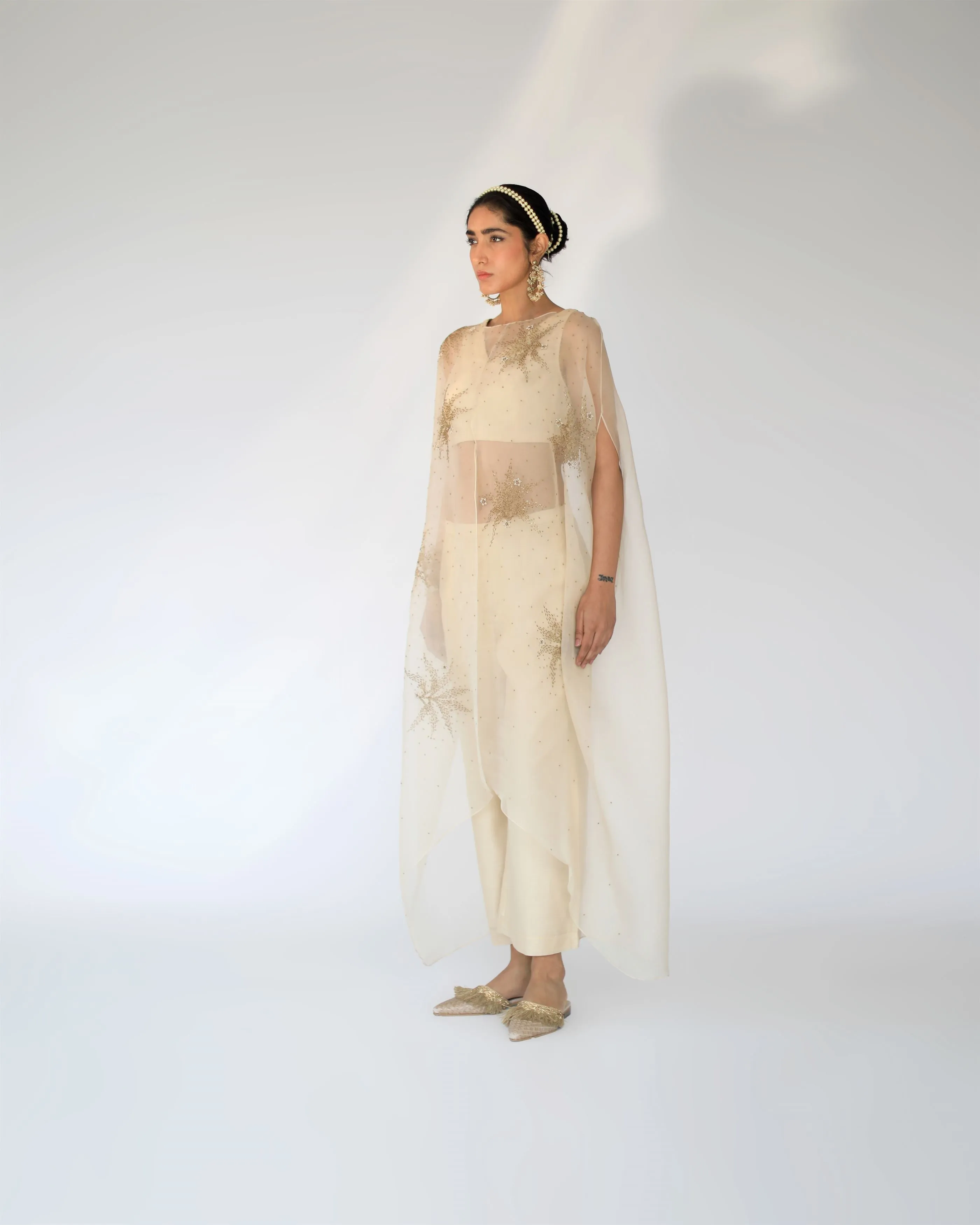 Shikha Mehta Chan Beige Zoe Organza Cape Set Silk Organza Silk Chanderi Beige Hana Ss21F-Bz