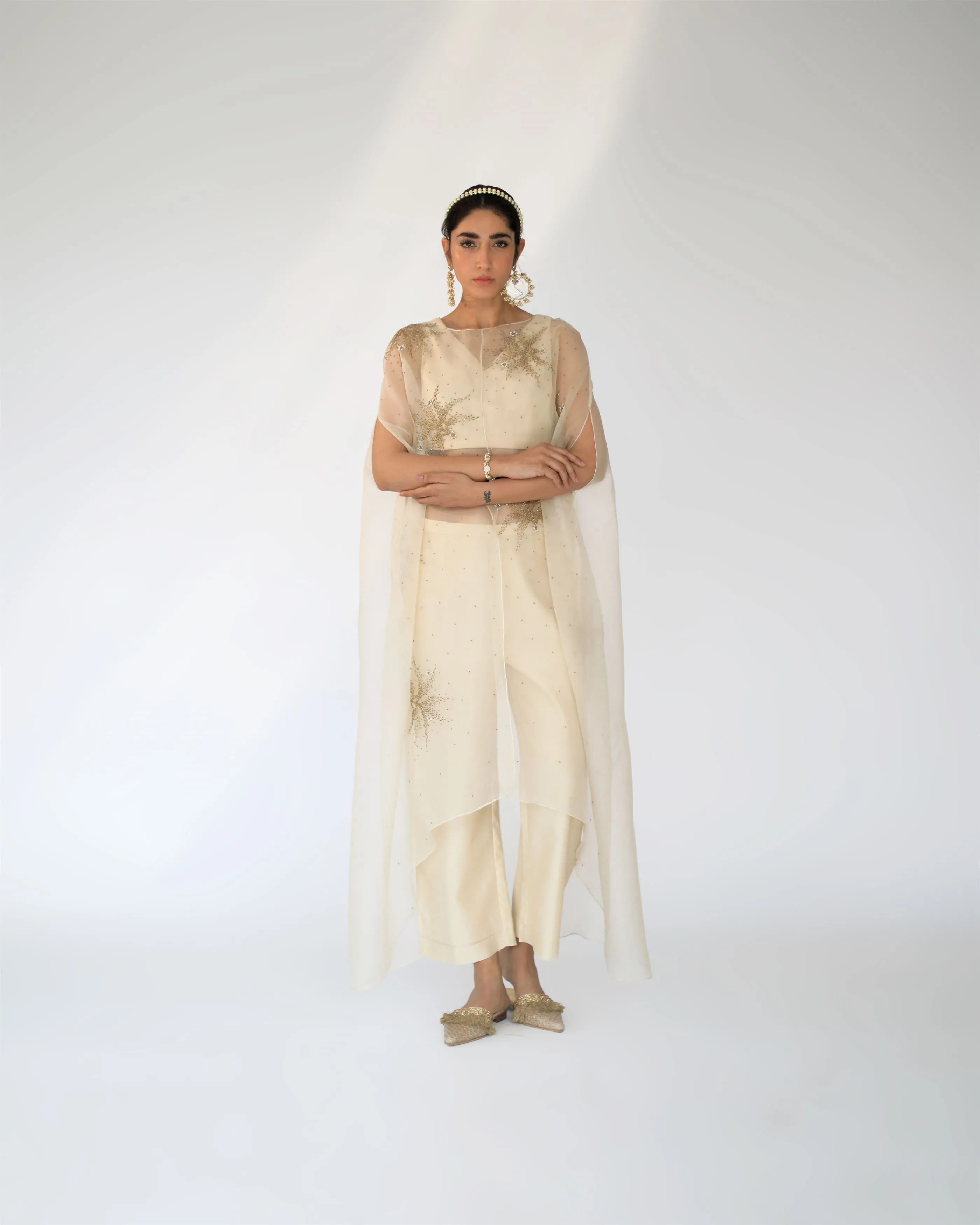 Shikha Mehta Chan Beige Zoe Organza Cape Set Silk Organza Silk Chanderi Beige Hana Ss21F-Bz